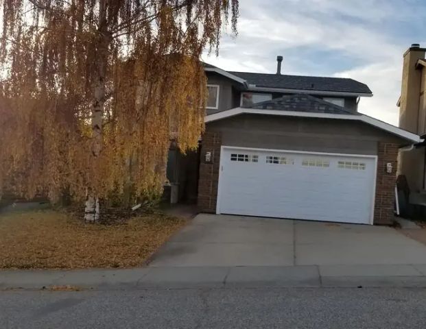 Fully renovated family home with a beautiful view! | Calgary - Photo 1