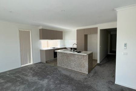 MODERN ELEGANCE MEETS CONVENIENCE - Photo 4