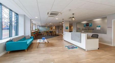 1 bedroom in a flat share to rent - Photo 3