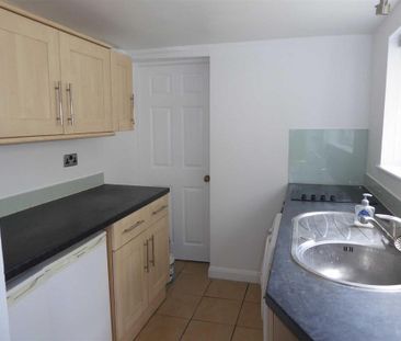 2 bedroom end of terrace house to rent - Photo 6
