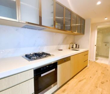 Luxurious 2-Bedroom Apartment in Melbourne CBD with Stunning City Views - Photo 6