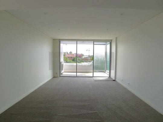 Modern 2 Bedroom Apartment in Convenient Location - Photo 1