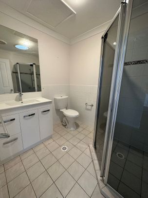 Central Location - 4 bedroom 2.5 bathroom townhouse - Photo 1