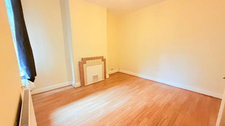 4 bedroom terraced house to rent - Photo 3