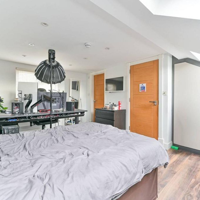 Studio to rent - Photo 1