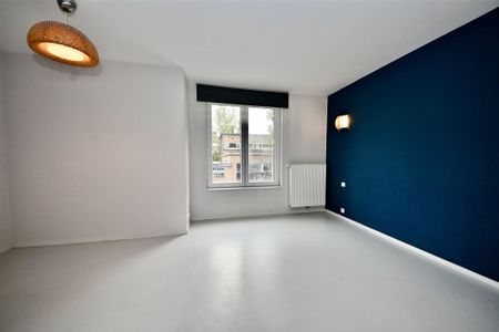 Appartement met 2 slaapkamers, terras en staanplaats. - Photo 3