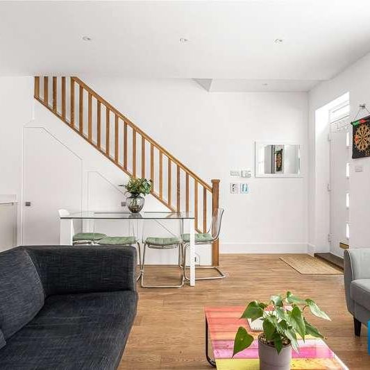 Rosebery Mews, Rosebery Road, London, N10 - Photo 1