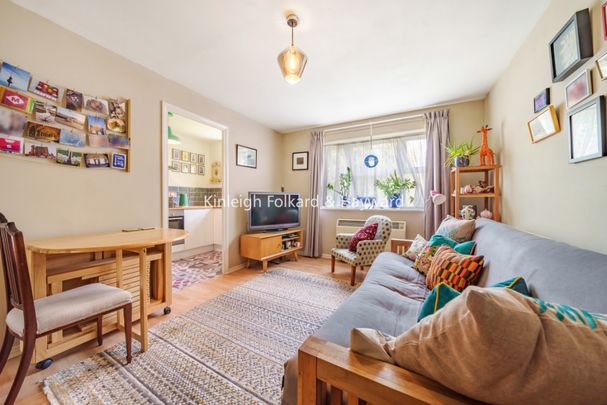 Molyneux Drive, London, SW17 - Photo 1