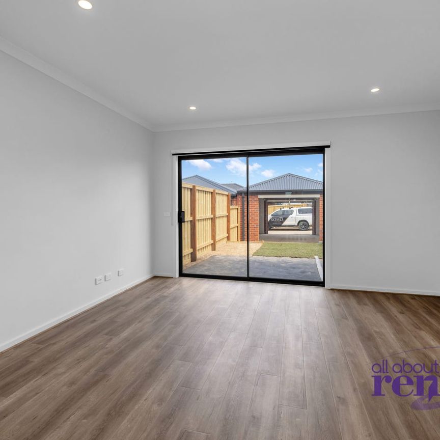 Stylish 2-Bedroom Townhouse with Premium Finishes - Photo 1