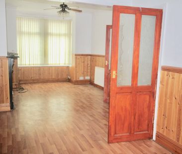 ******** AVAILABLE NOW ******** *** ENTRANCE HALLWAY *** THREE DOUB... - Photo 2