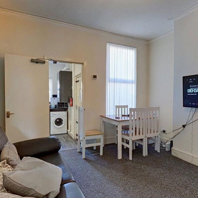 4 bedroom house to rent - Photo 1