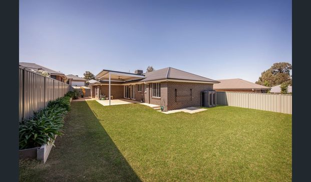 Four Bedroom Home In Great Estate - Photo 1