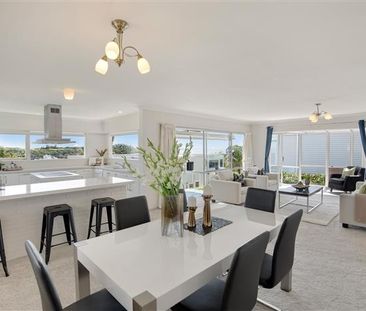 ELEVATED APARTMENT WITH SEA VIEWS - Photo 3