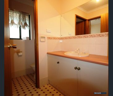 3 Bedroom 2 Bathroom Home in Perfect Location - Photo 6