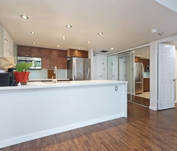 701 King St W #301 - Photo 2