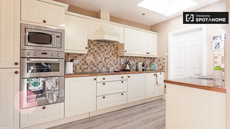 Room for rent in 4-bedroom house in Knocklyon - Photo 4