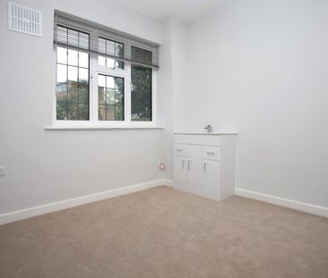 4 bedroom semi-detached house to rent - Photo 6