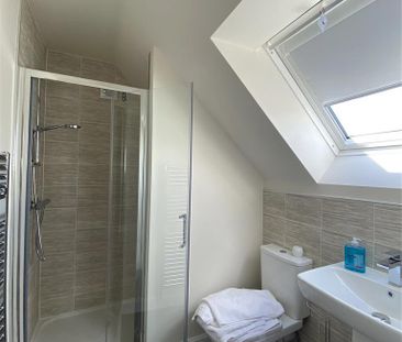 5 bedroom detached house to rent - Photo 3