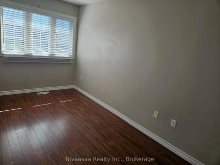 926 Ledbury Crescent - Photo 2