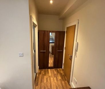 Studio Flat, Church Road, NW4 - Photo 1