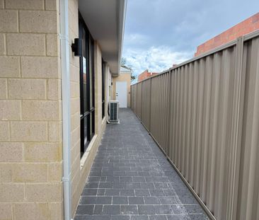 Brand New 4x2 Modern Living in the Heart of Piara Waters ! - Photo 3