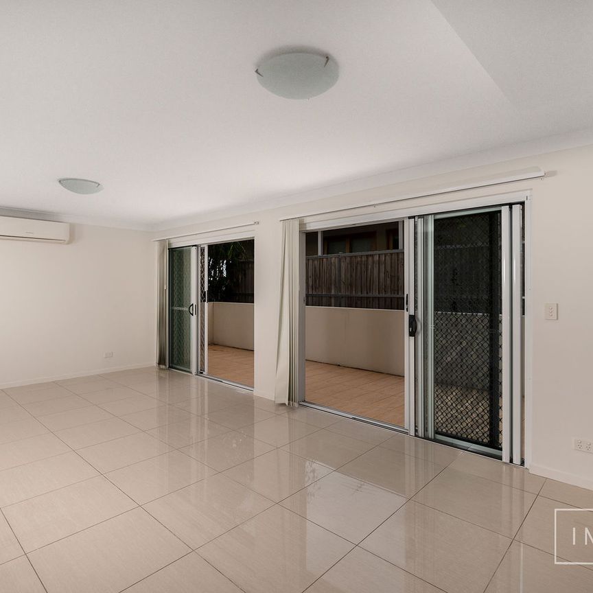 Bayside Living at Its Best- Walk to Manly’s Boutique Shops, Waterfront & Train - Photo 1