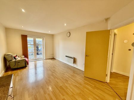 Ground floor 2-bed apartment with separate lounge, fitted kitchen, bathroom with 3-piece suite, and en-suite to master. Next to Rolls Royce, bus route to city centre, easy access to A38, A50, M1. EPC B, Council Tax Band B. Available from 15.11.2025. Must be viewed. - Photo 3