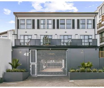 Bright and modern townhouse - Photo 2