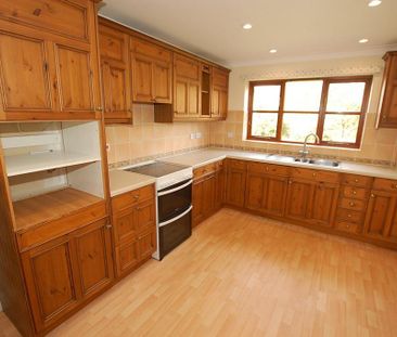 4 bedroom detached house to rent - Photo 4