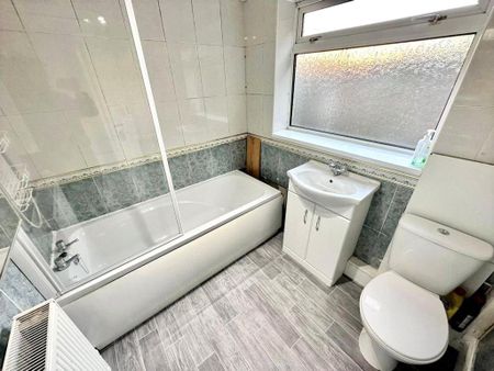 3 bedroom terraced house to rent - Photo 5