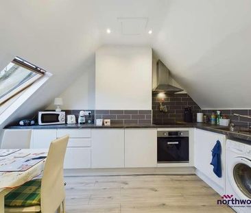 South Cliff Avenue, Meads, Eastbourne, BN20 - Photo 2