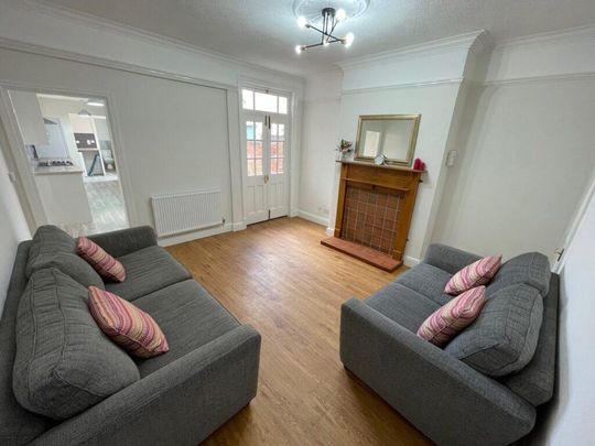 4 bedroom terraced house to rent - Photo 1