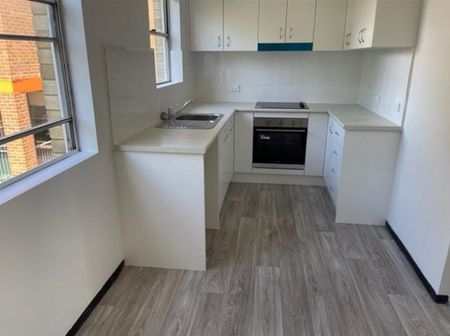 One Bedroom Apartment in Prime Location - Photo 3