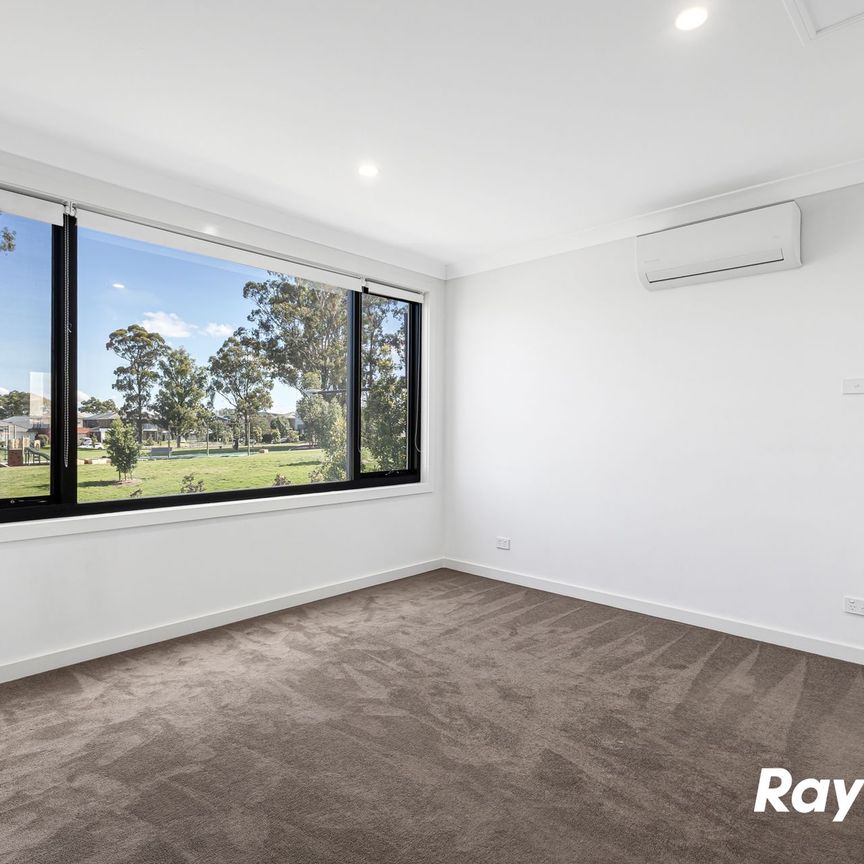 NORTH & PARK FACING Two Bedroom Townhouse - Walk to Schofields Train Station! - Photo 1