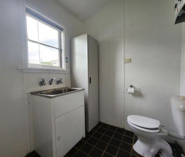 NEAT & TIDY HOME!! - Photo 3