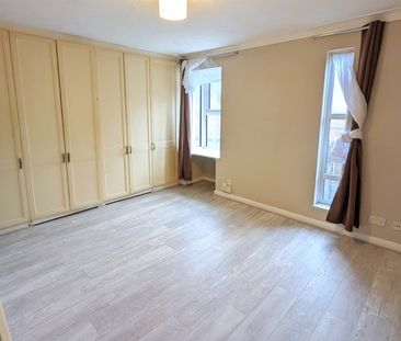Trenance, WokingProperty for lettings - Seymours - Photo 2