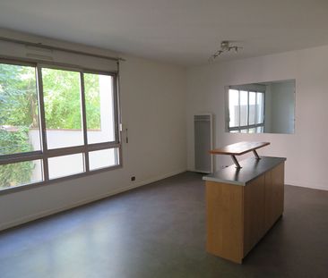 Appartement à louer - REIMS CENTRE- RUE DES MOISSONS - Photo 2