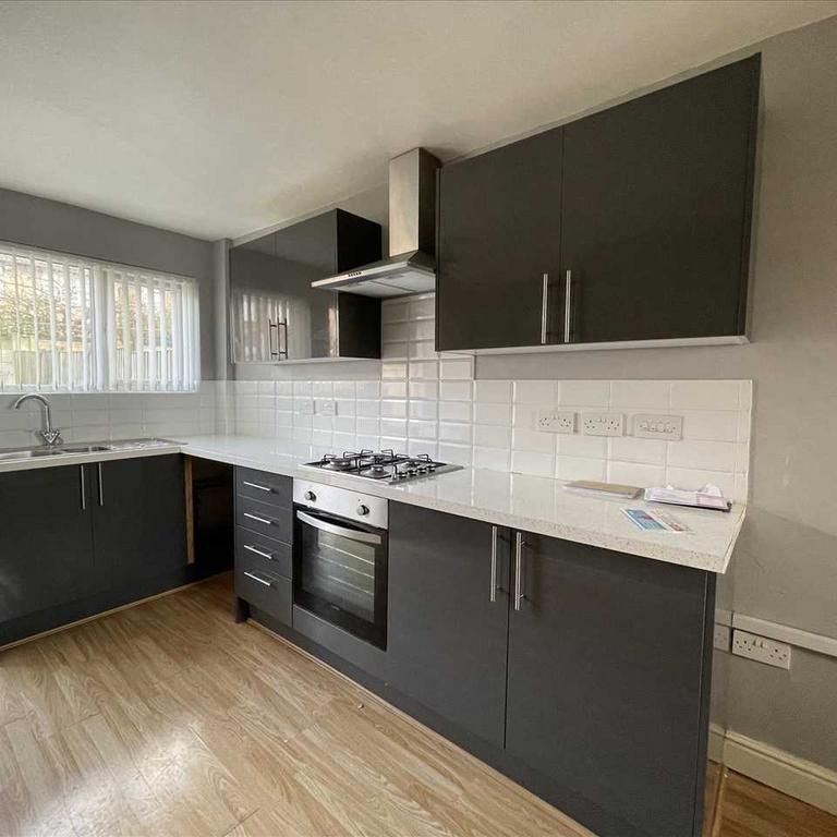 3 bedroom property with land to rent - Photo 1