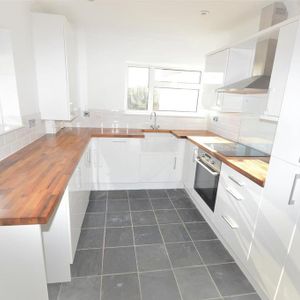 2 bedroom property to rent - Photo 2