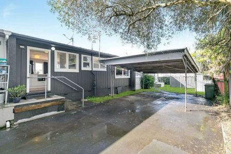 Sunny 2BR Avondale Living - Pets OK! - Photo 5