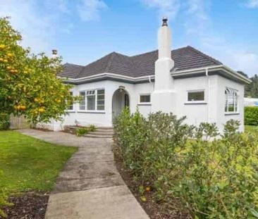 Sunny Four Bedroom Home in Paraparaumu - Photo 2