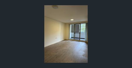 Spacious 2 bedroom Apartment in a great location - Photo 3