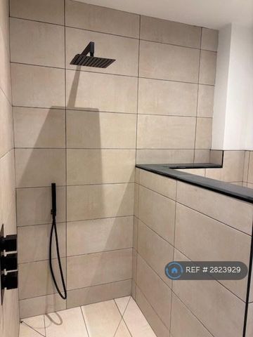 2 bedroom penthouse to rent - Photo 4