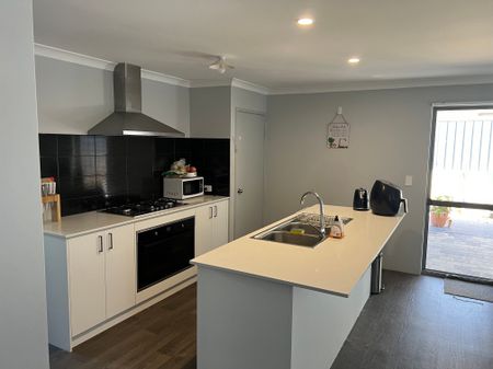 Banksia Grove - Photo 3