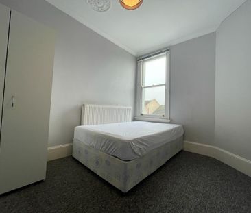 4 bedroom semi-detached house to rent - Photo 6