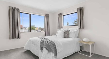 Handy Location - Photo 2