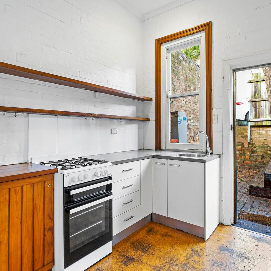 MGM MARTIN - SPACIOUS TWO BEDROOM HOUSE - Photo 1