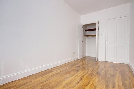 4 bedroom semi-detached house to rent - Photo 5