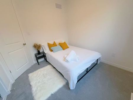 For Lease - 704 Mika Street, Innisfil, Ontario - Photo 3