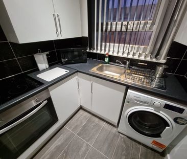 Bedsit, Strand Road, L20 - Photo 2